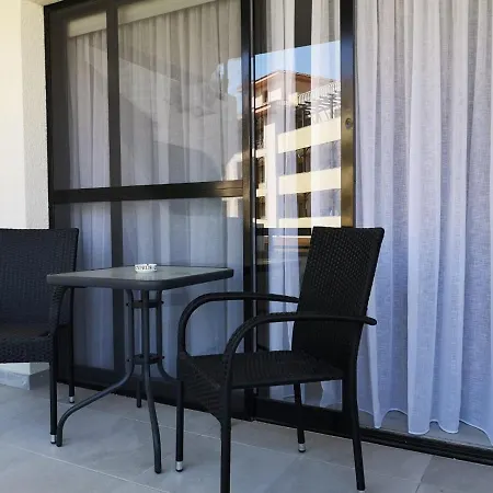 In Heart Of Tourist Area Of Apartment *
